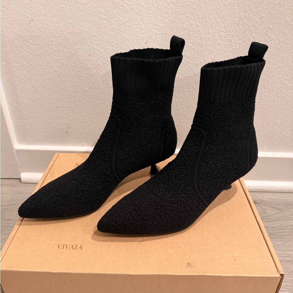 Vivaia Black Textured Ankle Booties